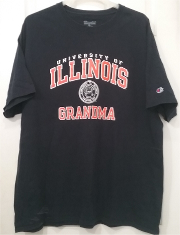 The "U of I Grandma" T-shirt Mya had given Grams